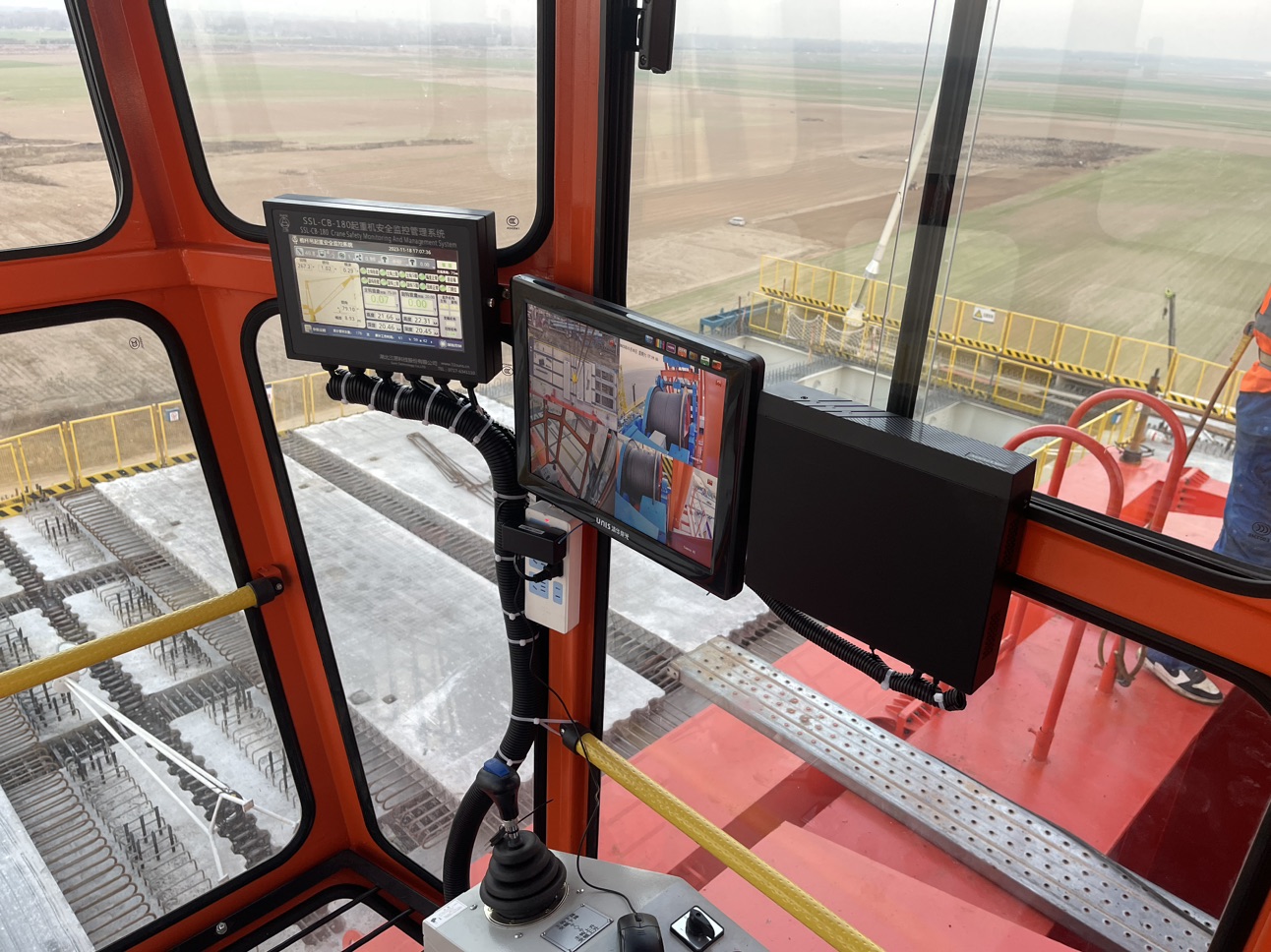湖北三思科技桅桿吊安全監(jiān)控系統(tǒng)，助力河南首條樁板式無(wú)土路基高速